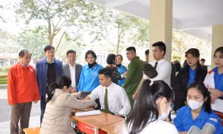 Thanh Hóa: Hơn 1.000 tình nguyện viên tham gia ngày hội Chủ Nhật Đỏ