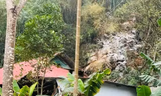 Thanh Hóa: Sạt lở đất đá làm sập nhà dân lúc rạng sáng