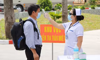 Phó chủ tịch xã bị đình chỉ công tác do lơ là chống dịch COVID-19