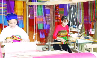 Phát triển sản phẩm thổ cẩm truyền thống gắn với du lịch