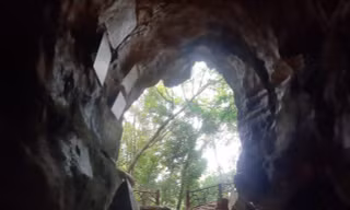 Hang Mắt Rồng trong lòng thành phố Thanh Hóa 