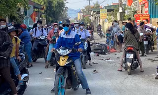 2 xe máy đối đầu, 5 người thương vong