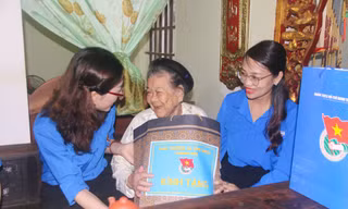 Tuổi trẻ Thanh Hóa tổ chức bữa cơm tri ân tại nhà Mẹ Việt Nam Anh hùng