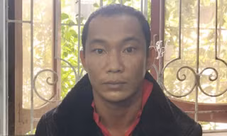 Gã đàn ông hung hãn cầm dao đuổi chém trưởng công an xã