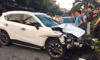 Chiếc xe ô tô Mazda CX5 hư hỏng nặng sau khi gây tai nạn liên hoàn.