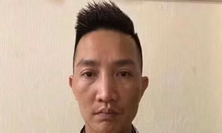 Huấn 'hoa hồng' bị tạm giữ vì dương tính với ma túy.