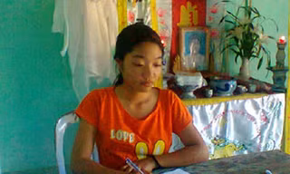 Cô học trò mồ côi học giỏi