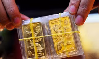 Được khuyên ngừng đấu thầu vàng, Ngân hàng Nhà nước nói gì?