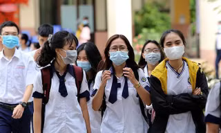 Đợt 1 kỳ thi tốt THPT Quốc gia năm 2021 vừa kết thúc, sự chia sẻ, quan tâm của các giám thị để lại ấn tượng cho nhiều bạn trẻ 