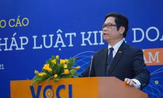 Chủ tịch VCCI Vũ Tiến Lộc cho rằng, vẫn còn thấp thoáng tư duy, cách làm cũ trong những van bản pháp luật về kinh doanh mới ban hành.