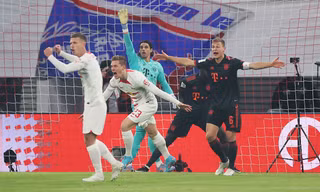 Bayern rớt điểm trong trận đầu năm mới