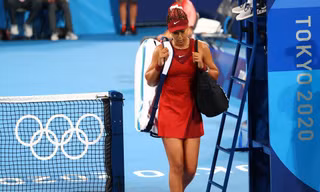 Naomi Osaka bị loại khỏi Olympic Tokyo sau 1 giờ thi đấu