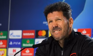 Hành động thiếu chuyên nghiệp, HLV Atletico vẫn cố cãi