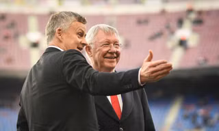 Sir Alex Ferguson xin MU giữ Solskjaer lại đến hết tuần