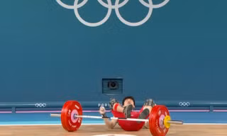 Trịnh Văn Vinh ngã ở cả 3 lần cử, không được xếp hạng ở Olympic Paris 2024