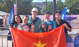 Thùy Linh xúc động vì người hâm mộ vượt khó đến cổ vũ tại Olympic Paris
