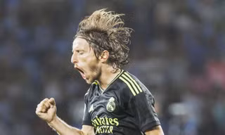 Real Madrid gây sức ép lên Barca bằng chiến thắng vùi dập