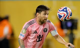 Bảng A kết thúc với kịch bản điên rồ, Messi tái ngộ PSG tại vòng 1/8