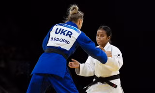VĐV 15 tuổi bay gần nửa vòng Trái đất đến đấu Olympic đúng 5 giây rồi về