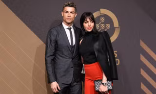 Netflix làm phim về hành trình 'vịt hóa thiên nga' của bạn gái Ronaldo 