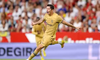 Lewandowski lại cứu rỗi Barca