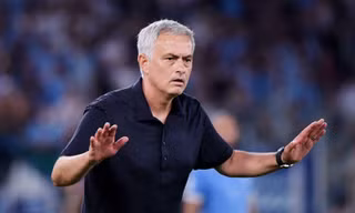 Thất bại ở derby thành Rome, Mourinho 'giở bệnh cũ' 