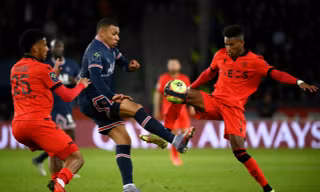 Đội bóng Ligue 1 gặp rắc rối liên quan đến phim nóng