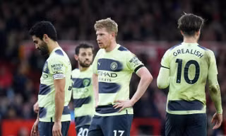 Bị Nottingham chia điểm, Man City mất ngôi đầu về lại tay Arsenal