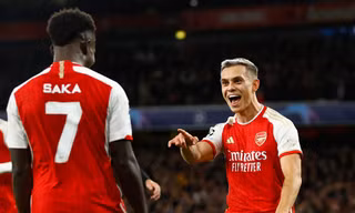Arsenal thắng nhẹ, tiến gần tấm vé Champions League