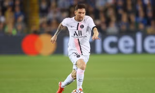 Messi san bằng kỷ lục trong màu áo Barca