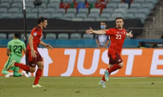 Shaqiri tỏa sáng, Thụy Sỹ mở toang cửa đi tiếp