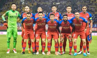 CLB giải Ngoại hạng Trung Quốc giải thể, cầu thủ đi làm shipper kiếm sống