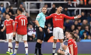 MU thua trận đầu tiên dưới thời Ralf Rangnick