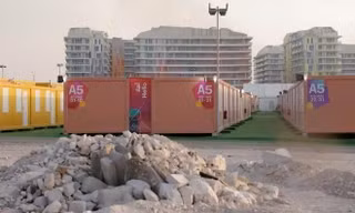 CĐV tốn tiền như ở khách sạn 5 sao nhưng vẫn phải xếp hàng đi vệ sinh tại World Cup