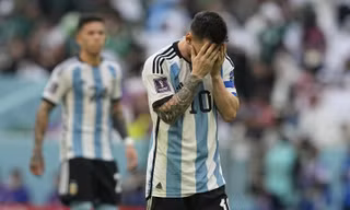 Huyền thoại Brazil chê Messi không biết làm đội trưởng