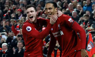 Sau Van Diijk, Robertson đã cam kết ở lại Liverpool bằng hợp đồng mới