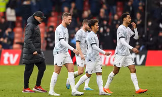 Jurgen Klopp nói gì khi Liverpool vùi dập MU rồi thua đội bét bảng?
