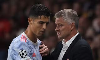 HLV MU lý giải về quyết định rút Ronaldo ra giữa chừng