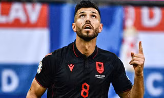 Cầu thủ vô danh tuyển Albania lập kỷ lục vô tiền khoáng hậu của EURO và World Cup