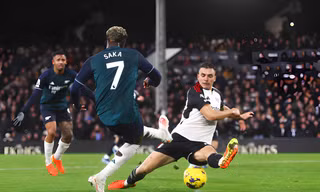 Bại trận trước Fulham 1-2, Arsenal tụt xuống hạng 4 tại Ngoại hạng Anh