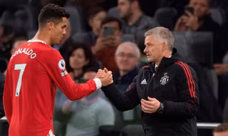 Được cứu ghế, HLV MU ví von Ronaldo hay như Michael Jordan