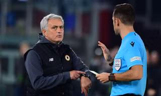 AS Roma không thắng, Mourinho lại đổ tại