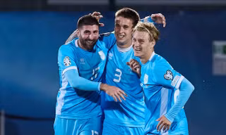 Kỳ tích ở Nations League: Đội tuyển của shipper, thợ cơ khí giành vé lên hạng