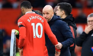  Ten Hag phủ nhận bị học trò lật ghế tại MU