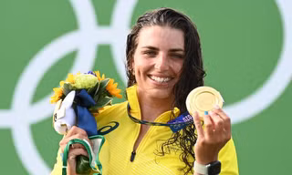 VĐV Australia giành HCV Olympic nhờ... bao cao su