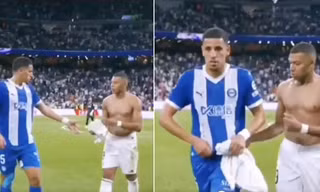 Hậu vệ Alaves bị trừng phạt vì xin áo của Mbappe