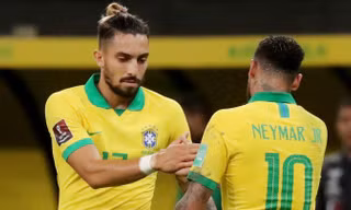 Các huyền thoại Brazil chỉ ra điểm yếu của đội tuyển nhà