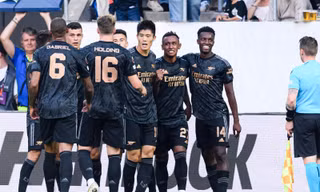 Arsenal thắng may mắn trong trận đấu tệ nhất từ đầu mùa