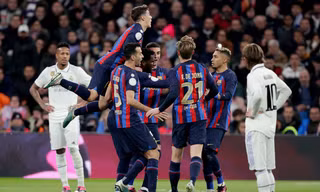 Barca khiến Real Madrid đứt mạch bất bại một cách khó tin