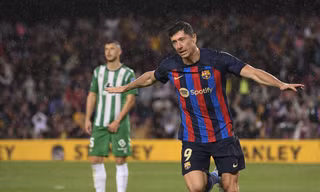Barca tiến gần ngai vàng sau chiến thắng vùi dập